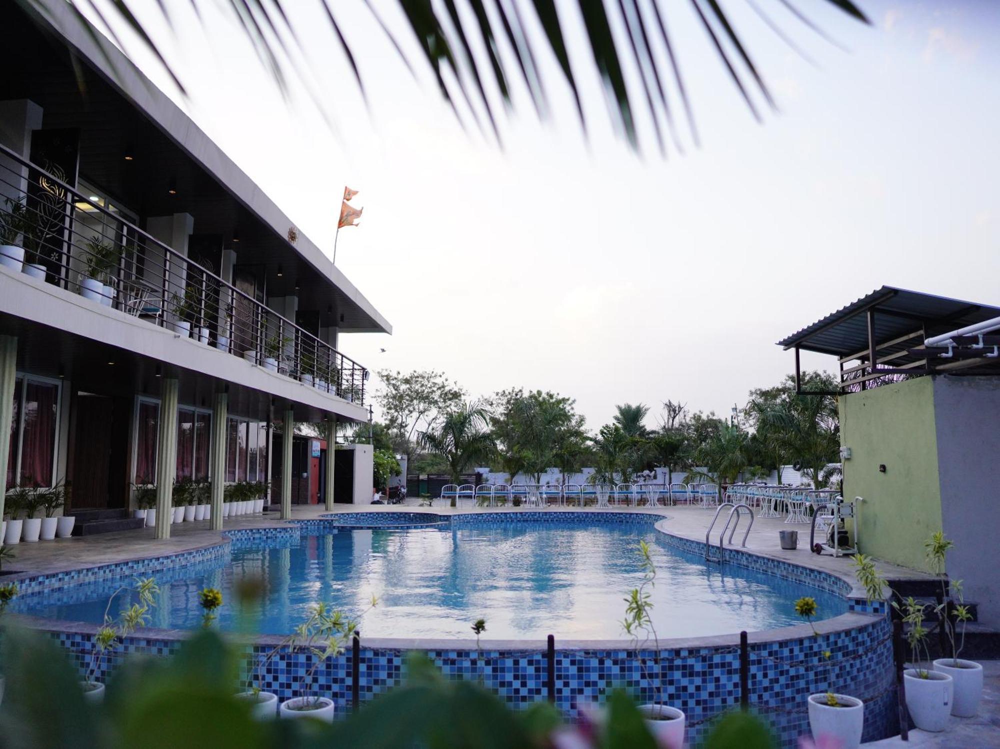 Fun O Farm Luxury Farm Villa Indore Bagian luar foto